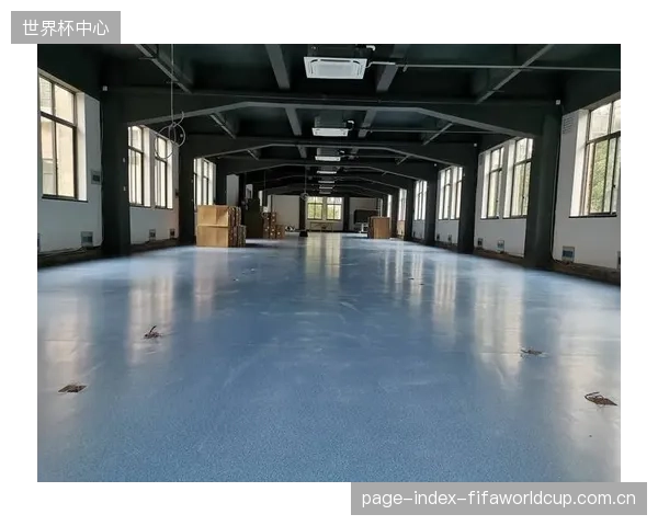 雨战安全的关键:防滑等级达到R11的特种环氧地坪,如何确保维修人员在湿滑油腻地面上的作业安全? 雨战安全的关键:防滑等级达到R11的特种环氧地坪,如何确保维修人员在湿滑油腻地面上的作业安全?
